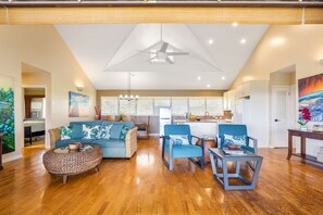 Smart TV - Moana Kai Beach House - Oceanfront Kauaʻi Escape with Pool & Sunrise Views (Kapaa)