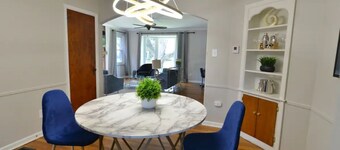 The Gatsby  Hot Tub  Patio  King Bed  Fast WiFi  Near OSU and Victorian Village