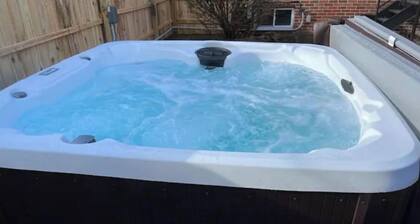 The Broadway Hot Tub Patio King Bed Fast WiFi Near OSU, Victorian Village