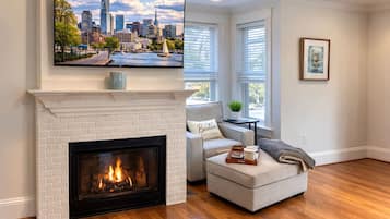 TV, fireplace