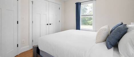 Desk, iron/ironing board, travel cot, WiFi