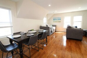 Unclassified image, 3 of 29, button