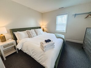 2 bedrooms, desk, iron/ironing board, WiFi
