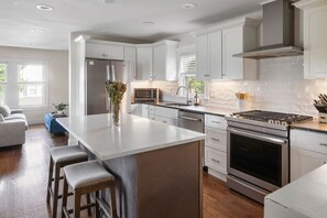 Unclassified image, 5 of 30, button - Stunning Home Mins to Boston w/Parking & Laundry (Somerville)