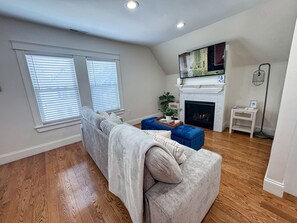 Télévision, cheminée