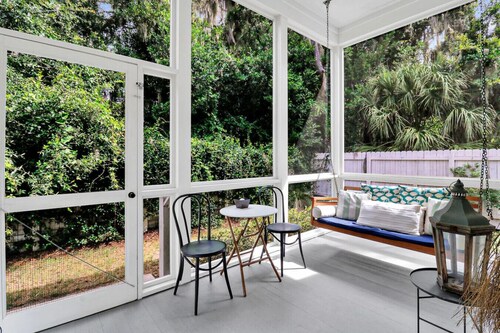 Bright Dreamy Cottage-Walkable to Water & Downtown