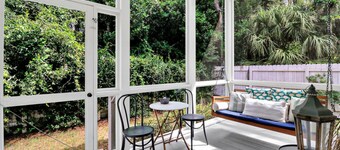 Bright Dreamy Cottage-Walkable to Water & Downtown