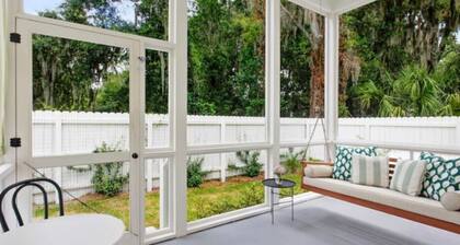 Bright Dreamy Cottage-Walkable to Water & Downtown