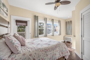 3 bedrooms, WiFi, bed sheets - Pet Friendly, One Block to Beach! (Santa Rosa Beach)