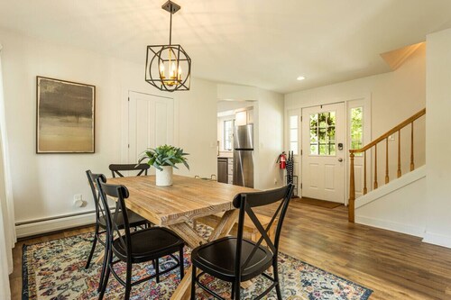 Renovated Farmhouse between Woodstock & Killington