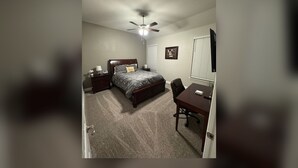 1 bedroom, desk, iron/ironing board, free WiFi - The Good Life - Your Private Retreat with Hot Tub (Aledo)