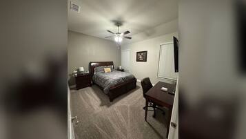 1 bedroom, desk, iron/ironing board, WiFi (free)