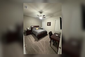 1 dormitorio, escritorio, tabla de planchar con plancha y wifi gratis