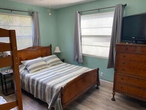 2 bedrooms, iron/ironing board, free WiFi, bed sheets