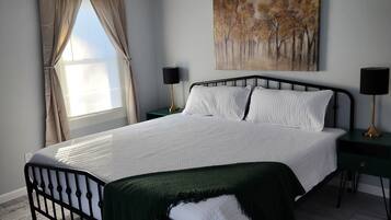 2 多间卧室、办公桌、熨斗/熨衣板、旅行婴儿床