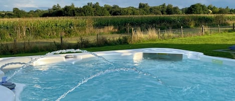 Bain à remous extérieur