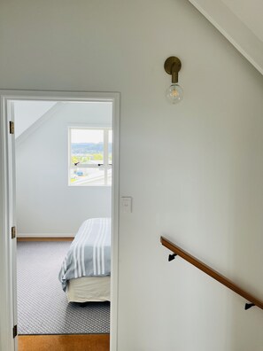 4 bedrooms, travel crib, free WiFi - Fun for the family - 5 min walk from the beach! (Whangamata)