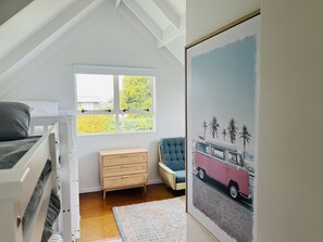 4 bedrooms, travel crib, free WiFi