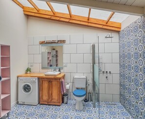 Dusche, Haartrockner, Bidet, Handtücher