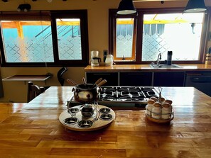Refrigerador, horno, lavavajillas, cafetera/tetera