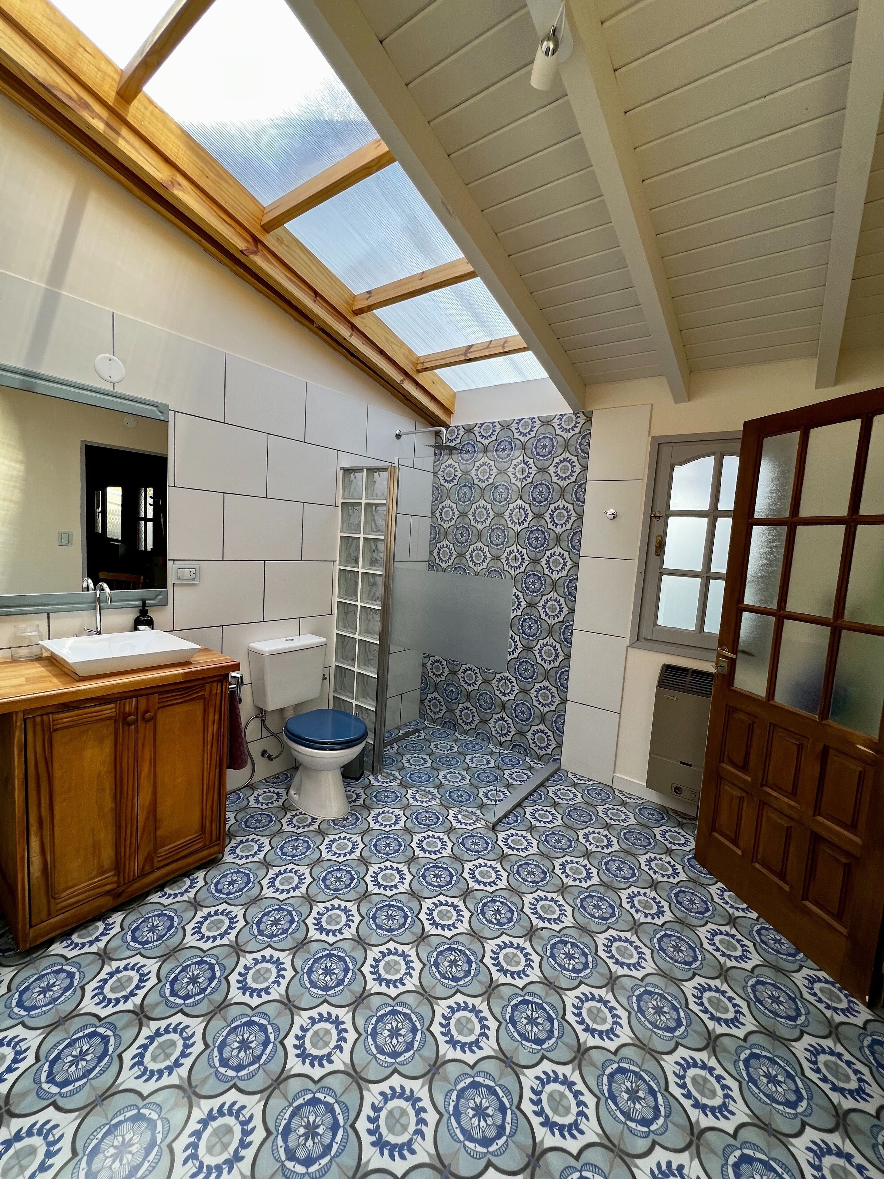 淋浴設備、風筒、坐浴桶、提供毛巾