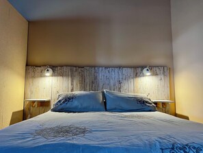 1 habitación, tabla de planchar con plancha, wifi gratis y ropa de cama 