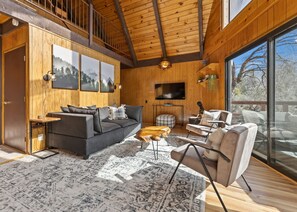 Smart TV, fireplace, video games, DVD player - Hygge Haus Sequoia - Spacious & Secluded A-Frame Cabin with Mountain VIEWS! (Springville)