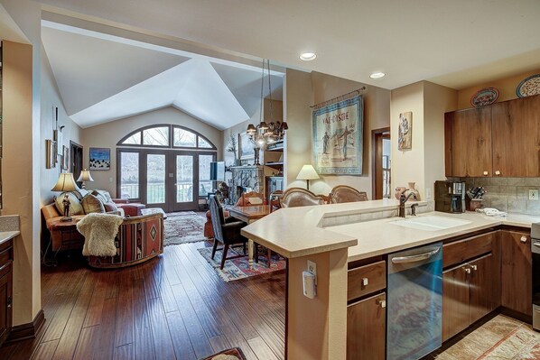 Condo, 2 Bedrooms | Private kitchen | Fridge, oven, coffee/tea maker, toaster