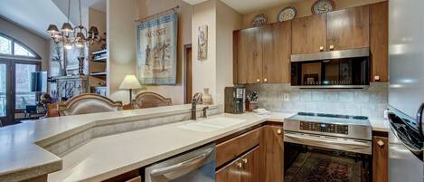 Condo, 2 Bedrooms | Private kitchen | Fridge, oven, coffee/tea maker, toaster