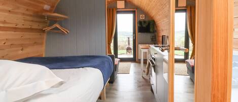 1 Schlafzimmer, individuell dekoriert, individuell eingerichtet