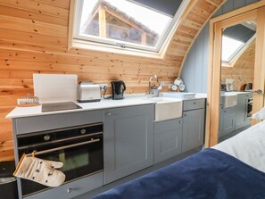 Fridge, electric kettle, toaster, cookware/dishes/utensils - Whernside (Clitheroe)