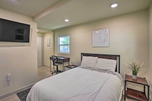 1 dormitorio, tabla de planchar con plancha, wifi y ropa de cama