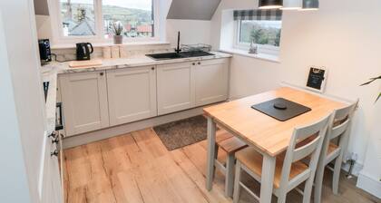 4 Maypole Green