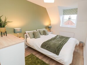 3 dormitorios, decoración individual, mobiliario individual