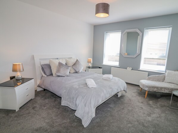 4 عدّة غرف نوم وبديكورات فريدة لكل غرفة و طراز فريد لكل وحدة