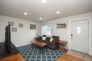 Dining - Amazing 2 Bedroom 1 Bathroom Upper Level Home (Fargo)