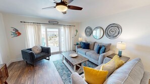 คอนโด, 2 ห้องนอน | บริเวณนั่งเล่น