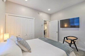 2 bedrooms, iron/ironing board, travel cot, Internet - Cozy Home: Mtn Views, A/C, in Heart of Star Valley (Etna)