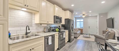 Fridge, microwave, stovetop, dishwasher