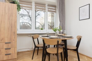 Living room - Białe Aleje Apartment Mokotów by Renters (Warsaw)