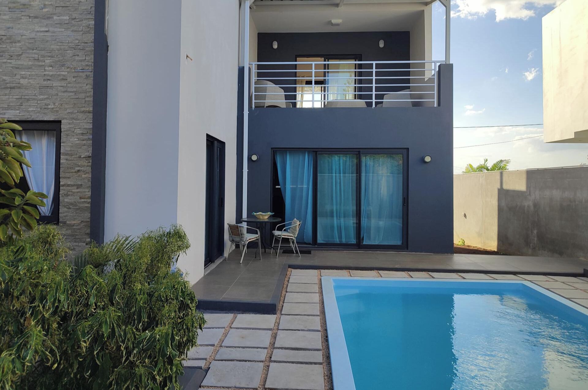 حمّام سباحة خارجي