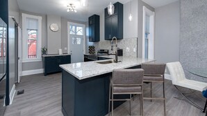 Stadtwohnung, Mehrere Betten, Küche | Eigene Küche | Wasserkocher mit Kaffee-/Teezubehör, Kühlschrank, Mikrowelle, Ofen