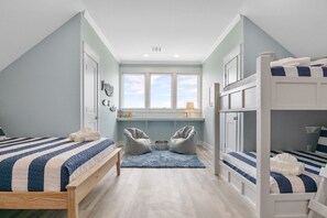 5 habitaciones, tabla de planchar con plancha y cuna de viaje