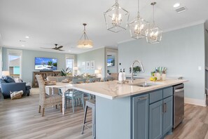 Interior - Great for Families + Sleeps 24 Comfortably + Tiki Bar + 3 Min Walk to the Beach (Bolivar Peninsula)