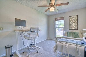 3 bedrooms, desk, iron/ironing board, free WiFi