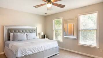 2 bedrooms, iron/ironing board, free WiFi