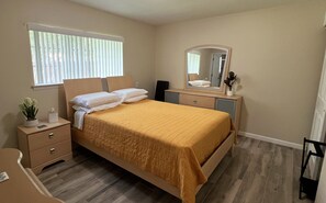 3 habitaciones, escritorio, tabla de planchar con plancha y wifi gratis 