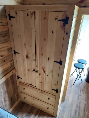 Cabin/Farmhouse w/fire pit and wide open spaces