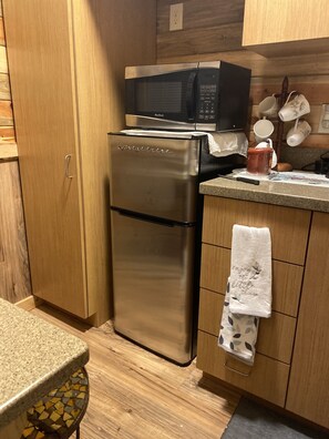 Private kitchen - Cabin/Farmhouse w/fire pit and wide open spaces (Haslet)