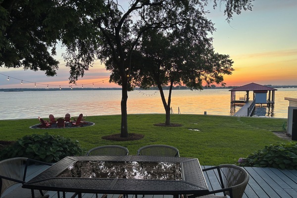 Pecan Point @ Cedar Creek lake is on a beautiful point with 160' waterfront!